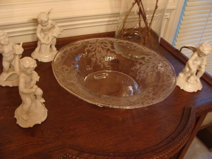 Vintage Bowl with Angel figuines