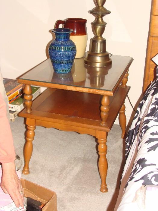 Occasional table with spool style legs