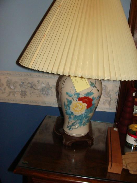 Table lamp with flower motif on base