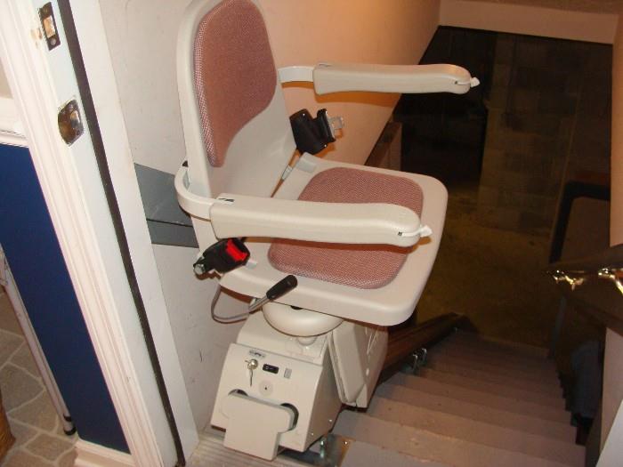 ACORN SUPER GLIDE 120 automated seat  For use on stairways for going up or down in like brand new condition - Excellent!