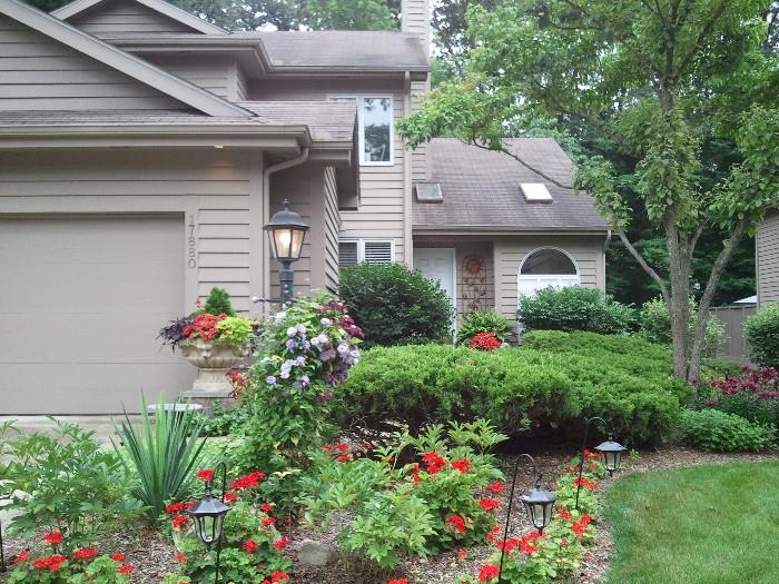 Tag sale in Sable Ridge. Beautiful home, clean sale.