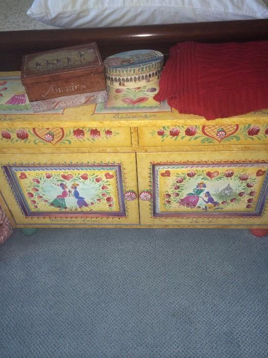 Hand-painted chest (Quimper style)