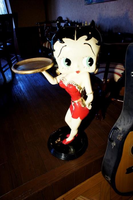 Betty Boop Table