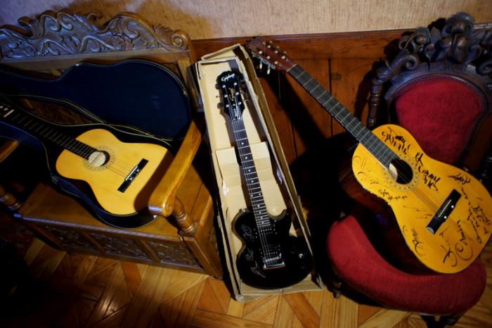 Acoustic & Electric Guitars
