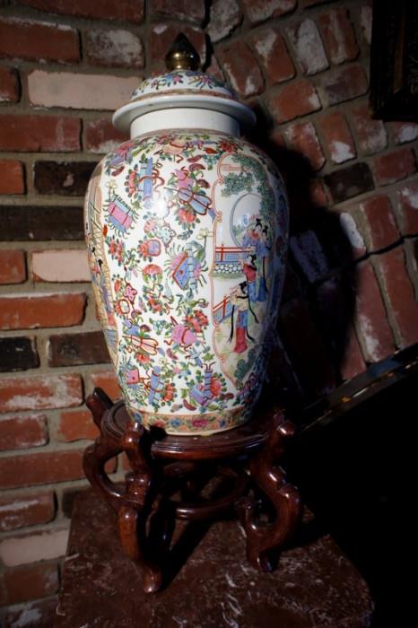 Antique Chinese Hand Painted Famile Rose Lidded Vase - Chinlong Marking