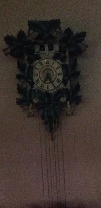 Very nice and working clock.  Chimes all day.