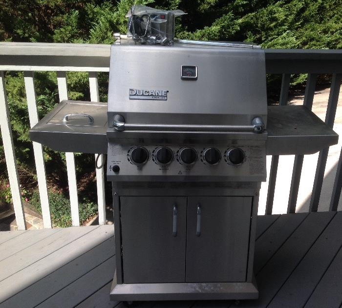 Ducane Gass Grill Stainless Steel Hs1026688. Comes with original manual, Rostisserie & manual, gas tank, and Ducane Gas Grill Cover.  Very nice. 