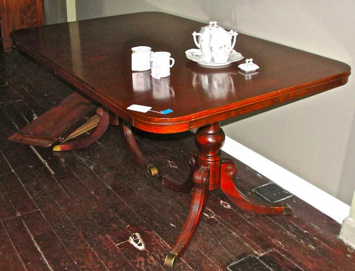 Federal Style Mahogany Dining Table with Three Leaves