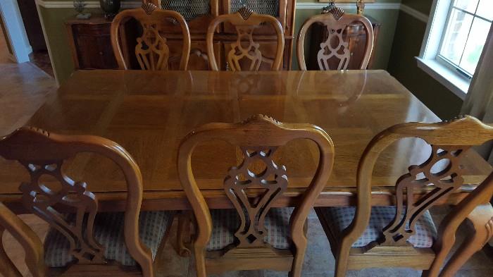 full view of the dining table with six chairs, and it has two leaves!!