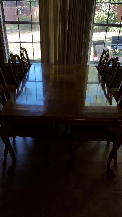 ok, the photos is too dark, but another view of the dining table