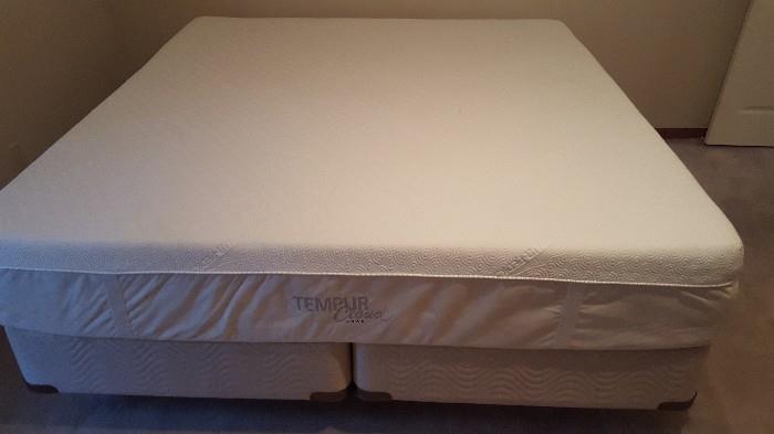 fabulous tempurpedic king mattress  from a guest bedroom so only slept on a few times!!