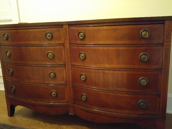 vintage mahogany 8-drawer dresser