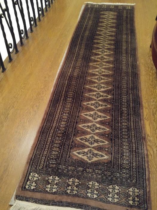 8 1/2 x 2' hand-tied wool runner in excellent condition