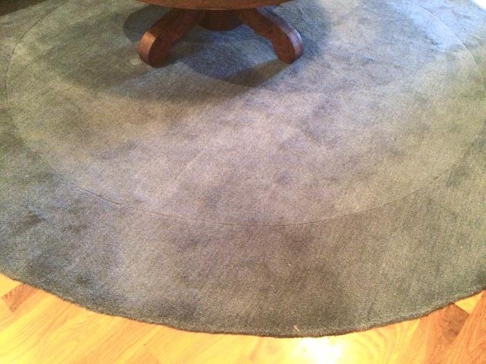 Round wool rug in great condition