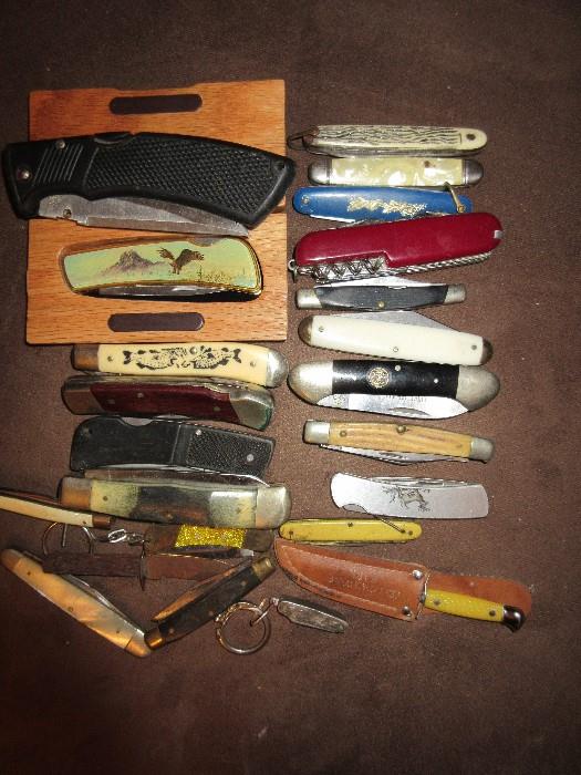 Lots of pocket knives.  Buck, Shrader, and other brand names.
