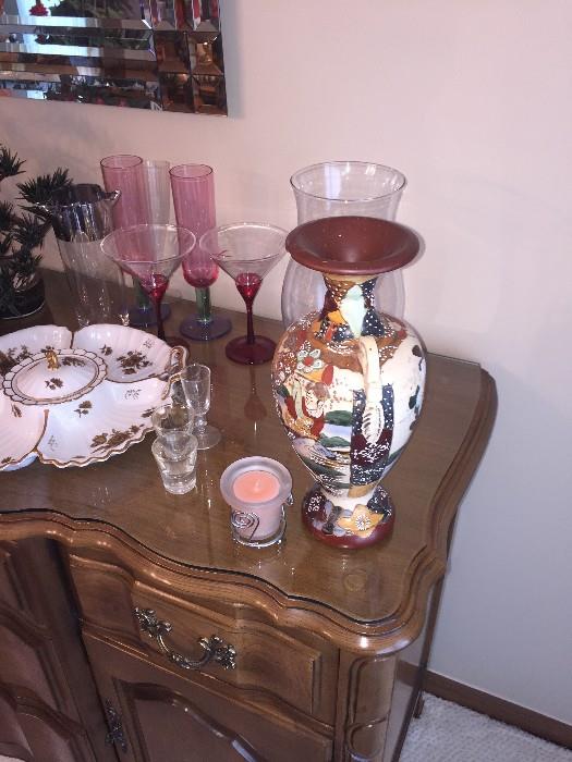 OLD ASIAN HAND-PAINTED VASE ( CRACKED ) SOLD AS IS