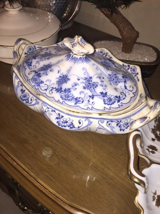 GORGEOUS ANTIQUE HAND-PAINTED SOUP TUREEN