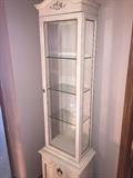 GORGEOUS CREAM WHITE TALL LIGHTED DISPLAY CABINET / CURIO CABINET