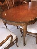 STUNNING LONG DINING ROOM TABLE WITH CURVED LEGS BY DREXEL ( COMES WITH 6 CHAIRS)