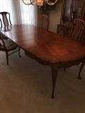 STUNNING LONG DINING ROOM TABLE WITH CURVED LEGS BY DREXEL ( COMES WITH 6 CHAIRS)