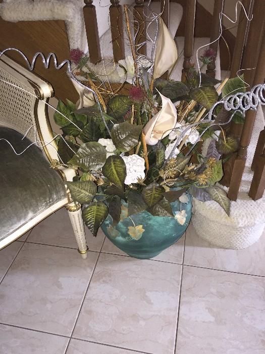 BEAUTIFUL FLOWER ARRANGEMENT