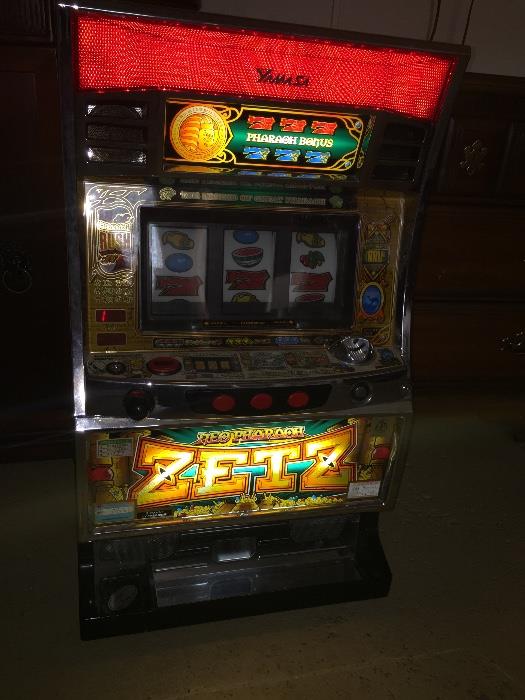 SLOT MACHINE