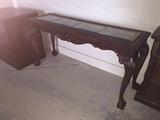 BEAUTIFUL HANDCARVED WOOD SOFA TABLE WITH CLAW FEET ( SOLD AS IS / CHIPPED GLASS ON TOP)
