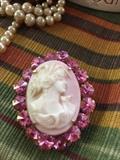 BEAUTIFUL CAMEO WITH PINK RHINESTONES