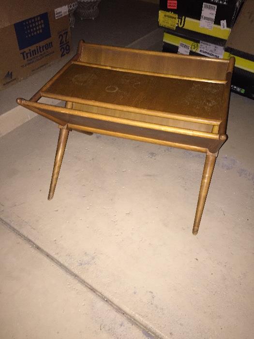 T. H. ROBSJOHN GIBBINGS MAGAZINE/ NEWSPAPER TABLE MID-CENTURY MODERN