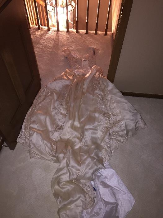 BEAUTIFUL WEDDING DRESS SIZE 8