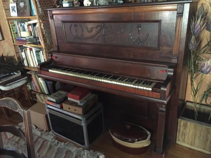 Beautiful mahogany Heine piano - circa 1905