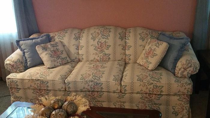 Thomasville Furniture Couch $225
84" x 28" x 18"