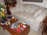 new condition sofa & loveseat and table