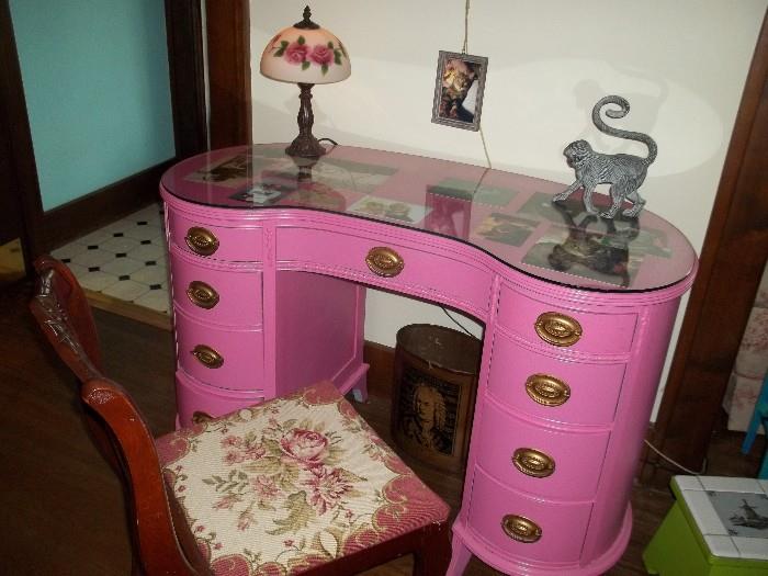 Sassy Chic Vintage Desk with Chair!!  
