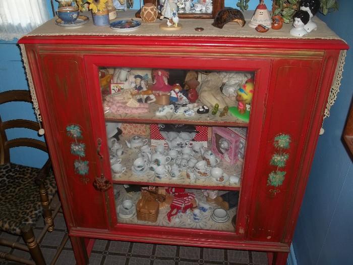 French Country Shabby Chic Display Cabinet & LOTS OF MINIATURE COLLECTABLES!