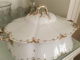 Haviland & Co  Limoges  (France)   covered vegetable dish)