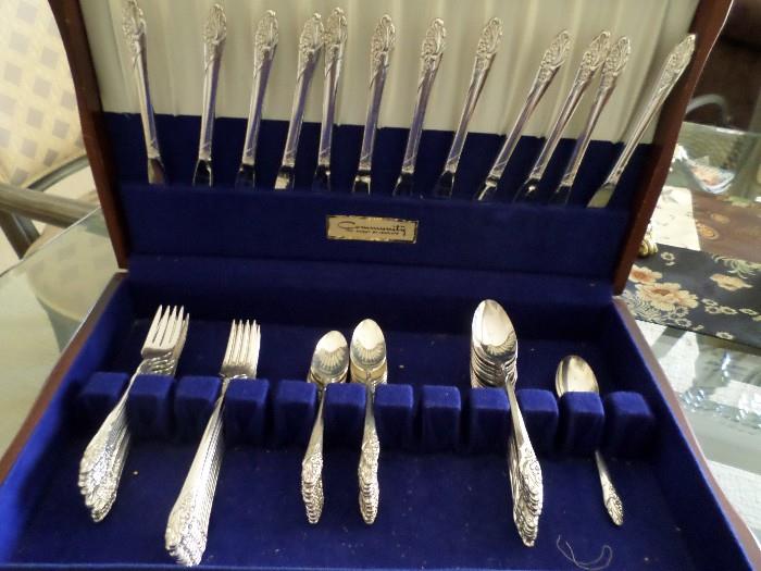 Community Silverplate-service for 12
