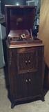 Antique Victrola - Model VV-XVI with L-shaped & sone of the original record boxes inside. WORKS! Includes several old tins with needles.