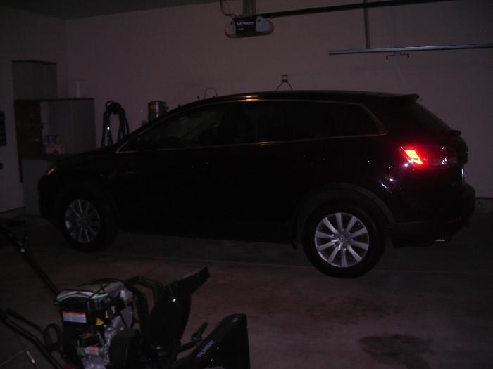 2008 Mazda CX-9, all wheel drive, dvd player and more