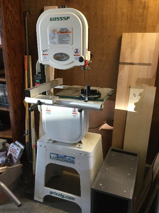 Grizzly Industries Inc. bandsaw