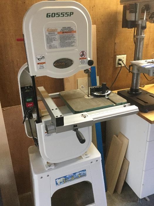 Grizzly Industries Inc. GO555P 14" bandsaw