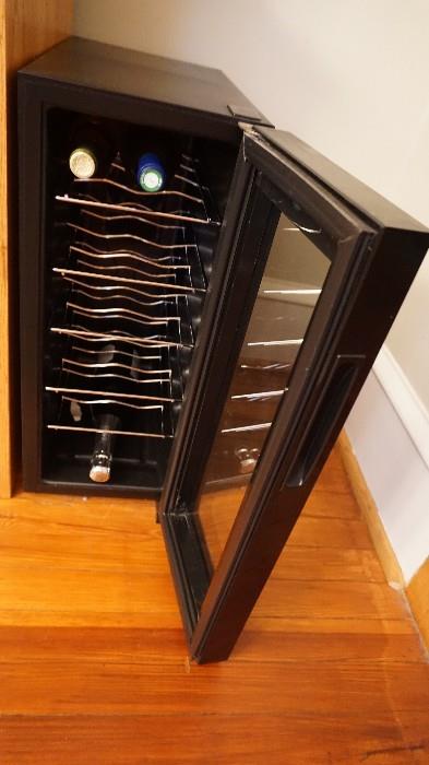 Wine refrigerator