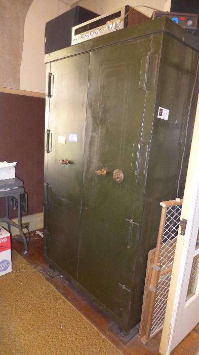 Very large combination safe - we do have the combination. Buyer must arrange for all details of moving it - muscle, transportation, etc.