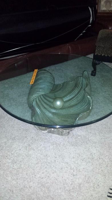 Awesome Clam & Pearl glass-top Table