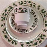 Service for 16 Christmas dishes