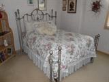 Poster bed with nice peweter color romantic frame