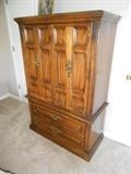 chest of drawers / 
