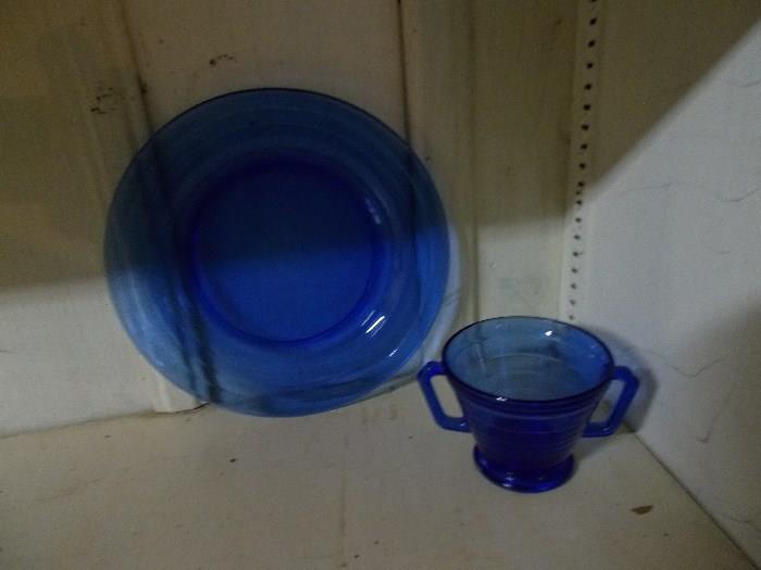MODERNTONE Depression Glass Dinner Plate & Uncovered Sugar Bowl