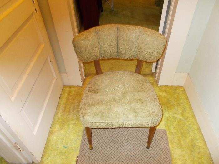 Mid Century Modern (?) Upholstered Chair - great condition!!!!