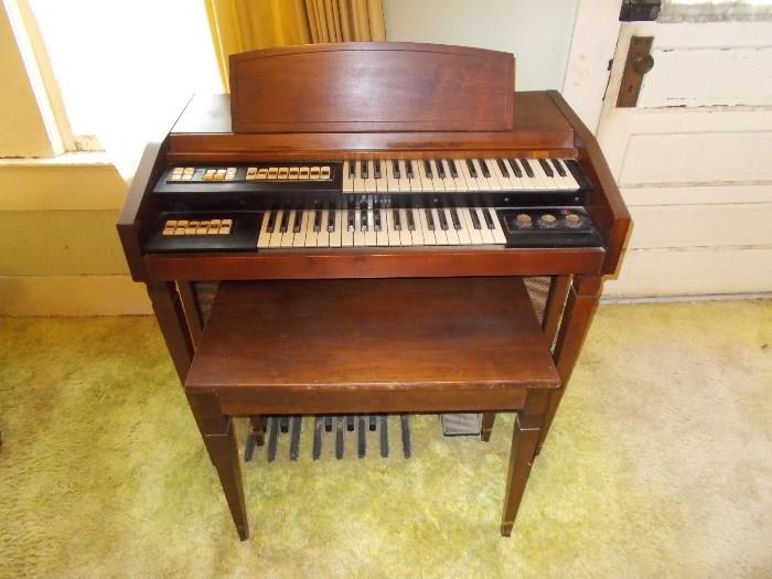 EVERETT Spinet Organ - Series 3000 - with Stool (for storage) with Lift Top Lid - NICE!!!  This is our 3rd Organ in our last 4 sales...go figure!!!!!!!!